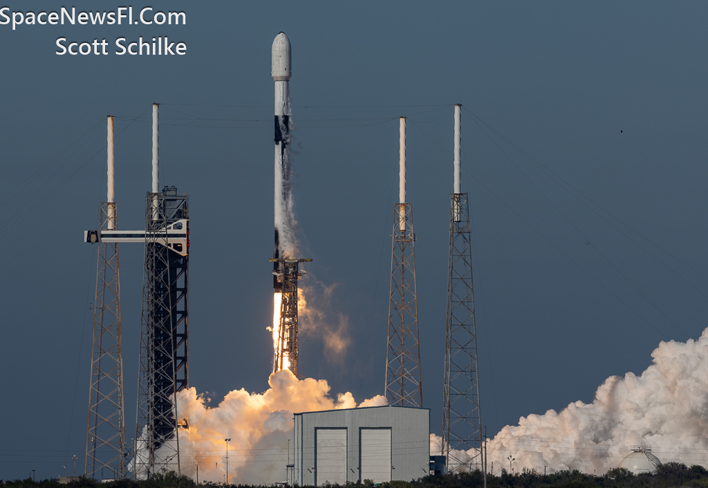 Liftoff MERAH PUTIH 2 Satellite SpaceX Falcon 9 B-1067-17