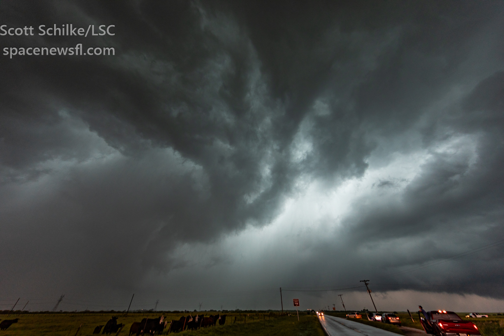 April 27th 2024 A Huge PDSTornadoe Warned Storm Burkburnett Texas 