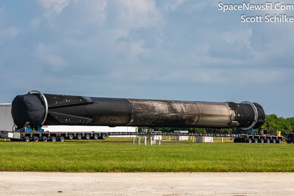 SpaceX B-1073-9 Transport In Front of VAB Heading To LC-39A For Integration