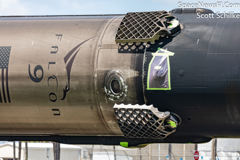 Can You See #77? SpaceX Transports B-1077-7 From Hanger X to SLC-40 For Future Starlink 6-13 Mission