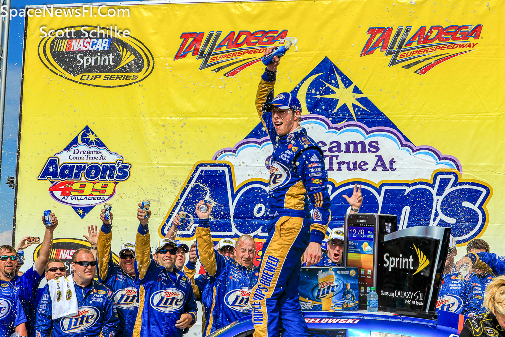 Brad Keslewoski 2012 Wins Nascar TAlladega 500 In A Dodge For Penske Racing