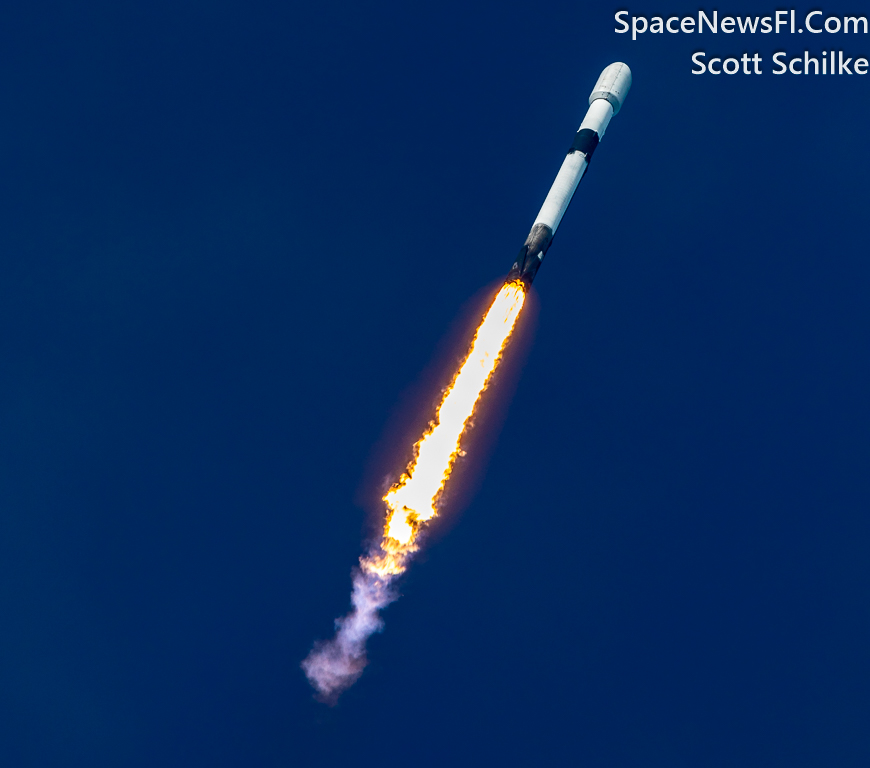 SpaceX Falcon 9 In Flight