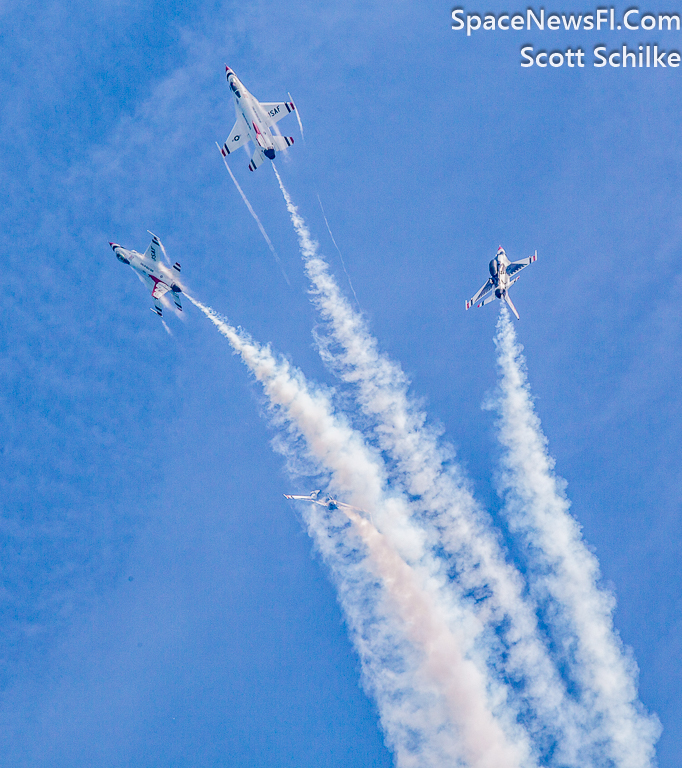 The Bomb Burst Manuever USAF Thunderbirds Falcon Demo Team