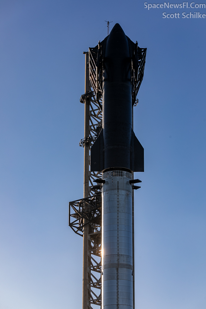 SpaceX Super Heavy Starship S25 Stacking On Top Of B9 Two Days Before Launch Attempt